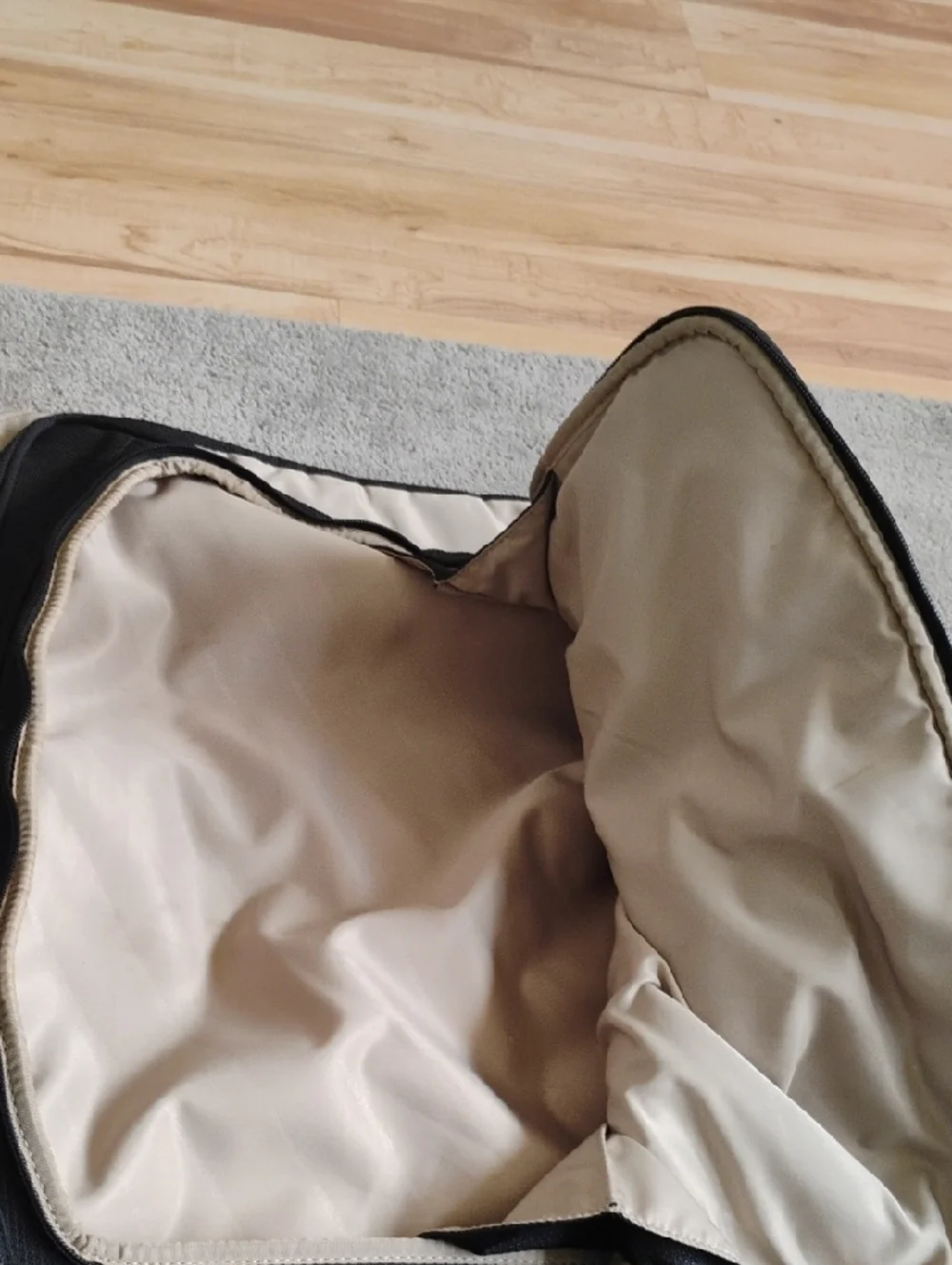 Johnston & Murphy Black Wardrobe Travel Bag. Excellent Condition.